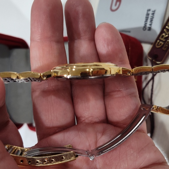 Gruen Women's Watch with Genuine Diamond - Picture 6 of 11